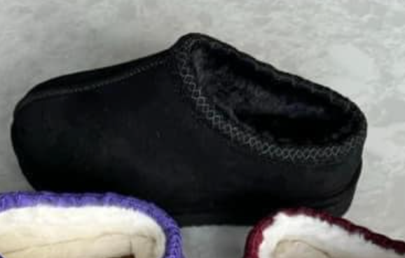 Very G Black Slippers