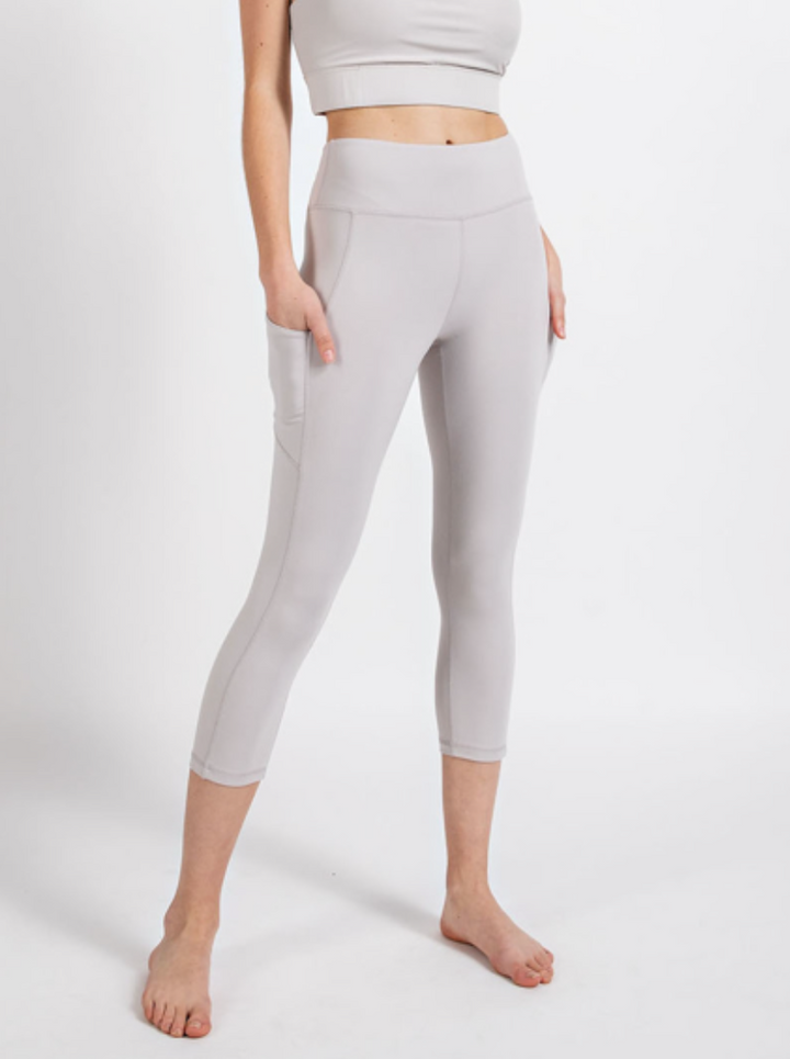 Rae Mode - CAPRI LENGTH YOGA LEGGINGS WITH POCKETS