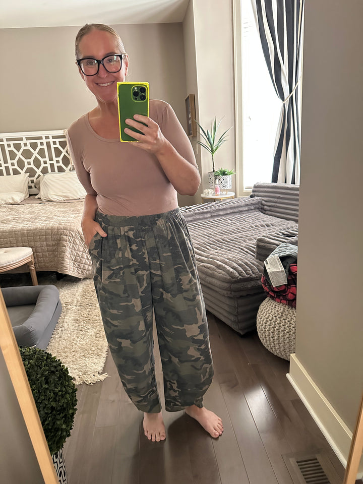 Blakeley - Camo Capri Pants