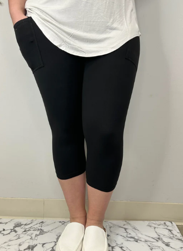 Black Capri Leggings w/ Pockets