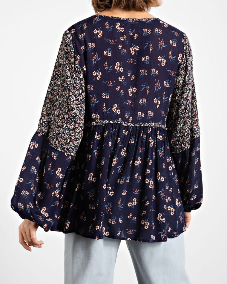 Easel - GO WITH YOU FLORAL PRINT TUNIC TOP