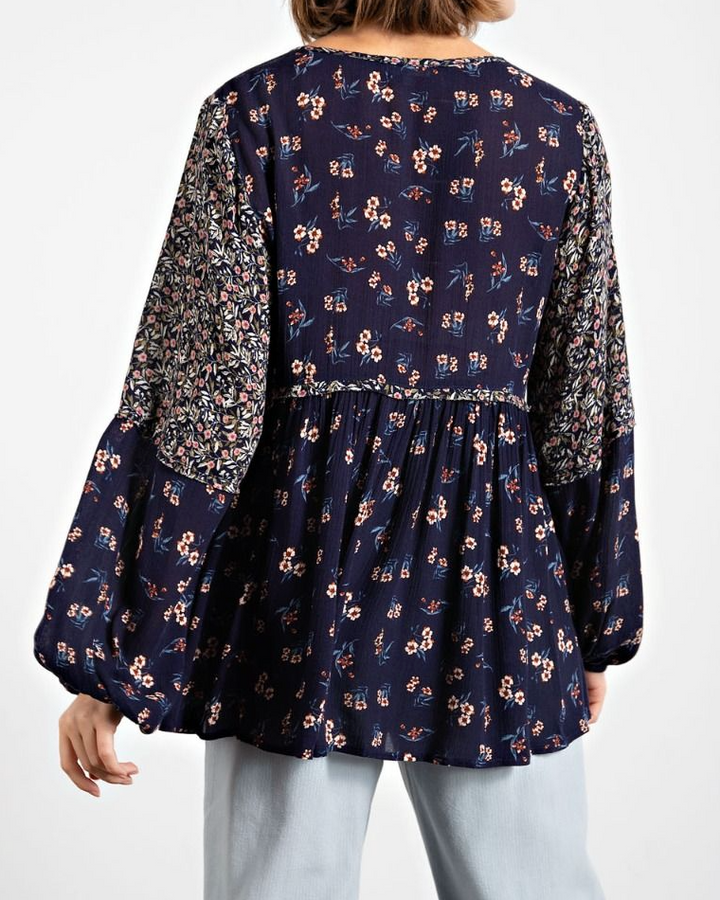 Easel - GO WITH YOU FLORAL PRINT TUNIC TOP