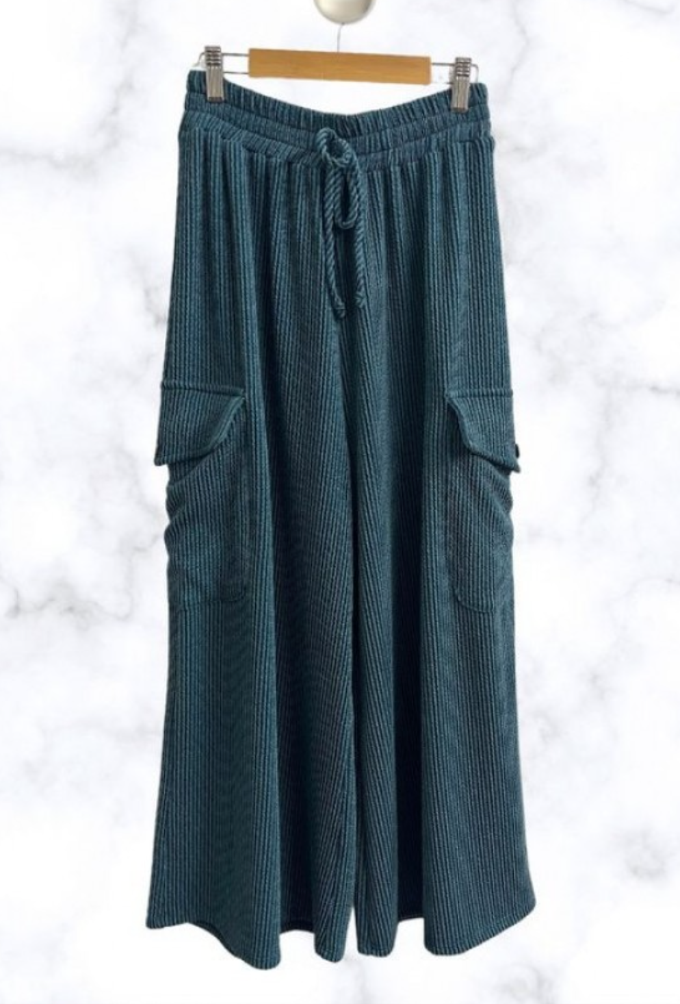 Blumin' - Cargo Capri Pants