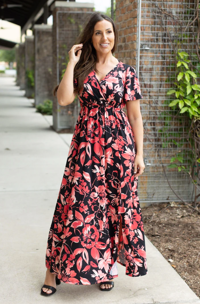 Michelle Mae - Maxi Dress - Black and Red Tropical
