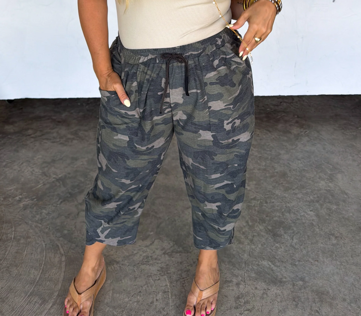 Blakeley - Camo Capri Pants
